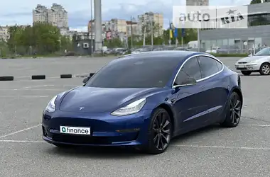 Tesla Model 3 2020 - пробіг 14 тис. км
