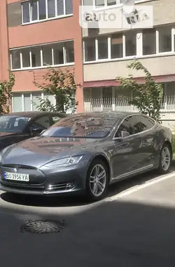 Tesla Model S 2014 - пробіг 107 тис. км