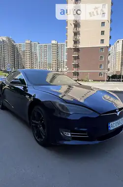 Tesla Model S 2013 - пробіг 216 тис. км