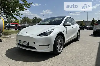 Tesla Model Y 2023 - пробіг 3 тис. км