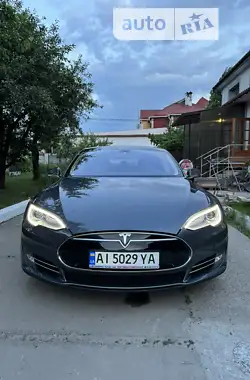 Tesla Model S 2013 - пробіг 213 тис. км