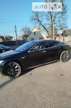 Tesla Model S 2015 - пробіг 130 тис. км