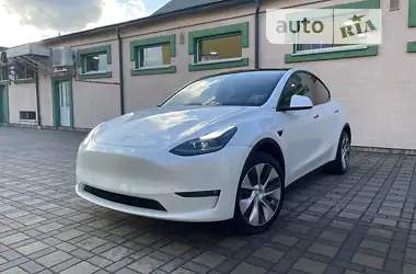 Tesla Model Y 2023 - пробіг 1 тис. км