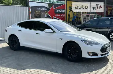 Tesla Model S  2015 - пробіг 113 тис. км
