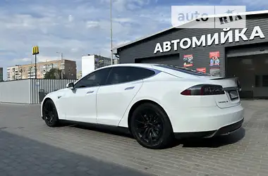 Tesla Model S 2015 - пробег 113 тыс. км