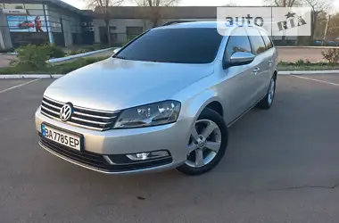 Volkswagen Passat 2012 - пробіг 183 тис. км