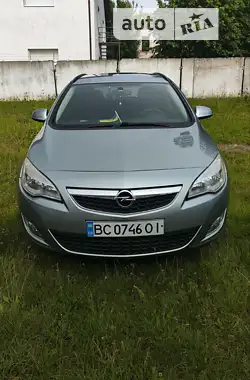 Opel Astra 2012 - пробіг 242 тис. км