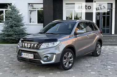 Suzuki Vitara 2020 - пробег 35 тыс. км