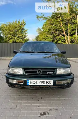 Volkswagen Passat 1994 - пробег 433 тыс. км