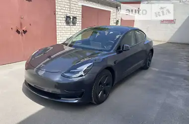 Tesla Model 3 2021 - пробіг 21 тис. км
