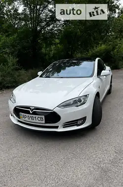 Tesla Model S 2015 - пробіг 170 тис. км