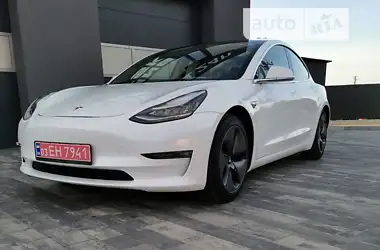 Tesla Model 3 2018 - пробіг 28 тис. км