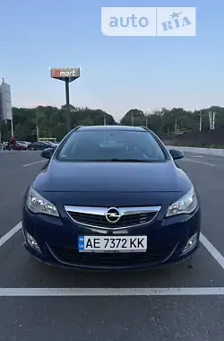 Opel Astra 2011 - пробіг 192 тис. км