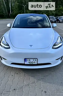 Tesla Model Y 2023 - пробег 7 тыс. км
