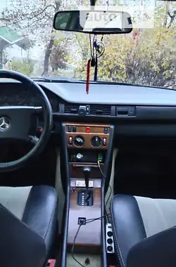 Mercedes-Benz E-Class 1989 - пробег 340 тыс. км