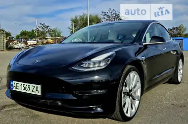 Tesla Model 3 2019 - пробіг 67 тис. км