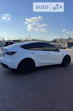 Tesla Model Y 2022 - пробіг 25 тис. км