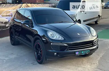 Porsche Cayenne 2012 - пробег 210 тыс. км