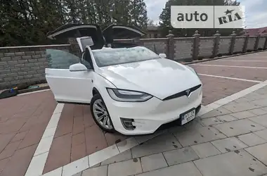 Tesla Model X 2017 - пробіг 93 тис. км