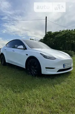 Tesla Model Y 2022 - пробег 35 тыс. км