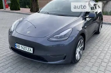 Tesla Model Y 2023 - пробіг 6 тис. км