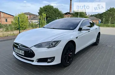Tesla Model S 2014 - пробіг 275 тис. км
