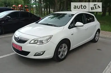 Opel Astra 2010 - пробіг 105 тис. км