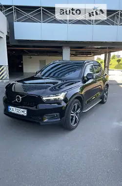 Volvo XC40 2018 - пробег 64 тыс. км