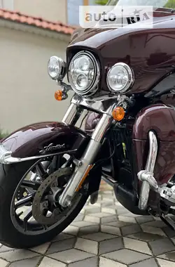 Harley-Davidson FLHTK Electra Glide Ultra Limited 2018 - пробіг 12 тис. км