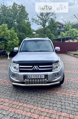 Mitsubishi Pajero 2008 - пробег 301 тыс. км