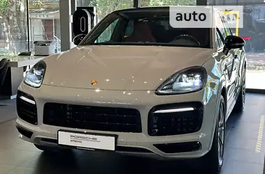 Porsche Cayenne 2022 - пробіг 12 тис. км
