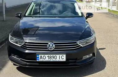 Volkswagen Passat 2015 - пробіг 268 тис. км