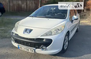 Peugeot 207 2008 - пробег 215 тыс. км