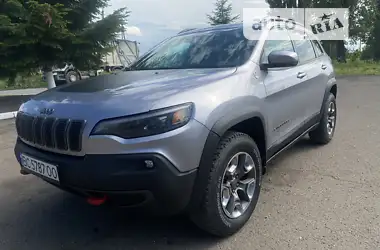 Jeep Cherokee 2019 - пробег 39 тыс. км