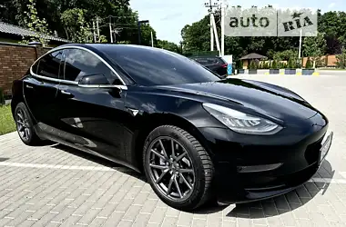 Tesla Model 3 2020 - пробіг 40 тис. км