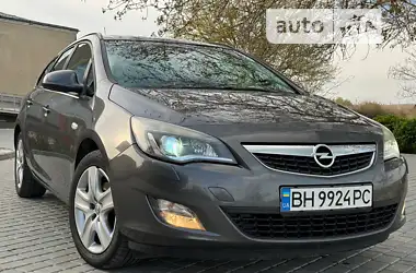 Opel Astra 2010 - пробег 225 тыс. км
