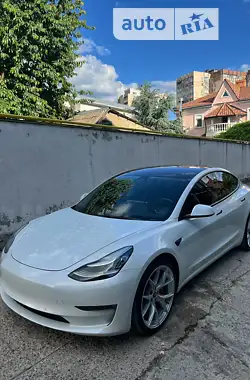 Tesla Model 3 2018 - пробіг 140 тис. км