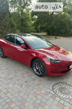 Tesla Model 3 2022 - пробіг 10 тис. км