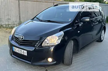 Toyota Verso 2012 - пробег 240 тыс. км