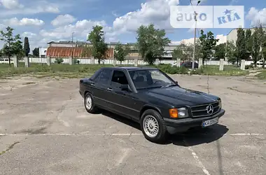 Mercedes-Benz 190 1988 - пробіг 235 тис. км