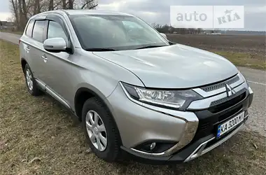 Mitsubishi Outlander 2021 - пробег 62 тыс. км