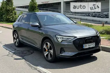 Audi e-tron 2019 - пробіг 44 тис. км