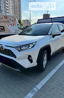 Toyota RAV4 2018 - пробіг 104 тис. км