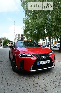 Lexus UX 2022 - пробіг 15 тис. км