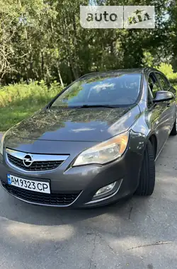 Opel Astra 2011 - пробіг 267 тис. км