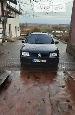 Volkswagen Bora 2001 - пробег 273 тыс. км