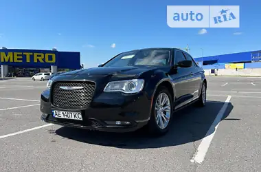 Chrysler 300C 2017 - пробіг 179 тис. км