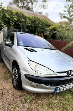 Peugeot 206 2003 - пробіг 196 тис. км