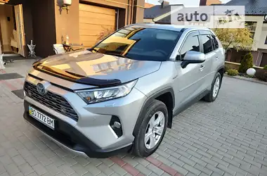 Toyota RAV4 2021 - пробег 22 тыс. км