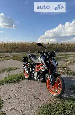 KTM 390 Duke 2021 - пробіг 11 тис. км